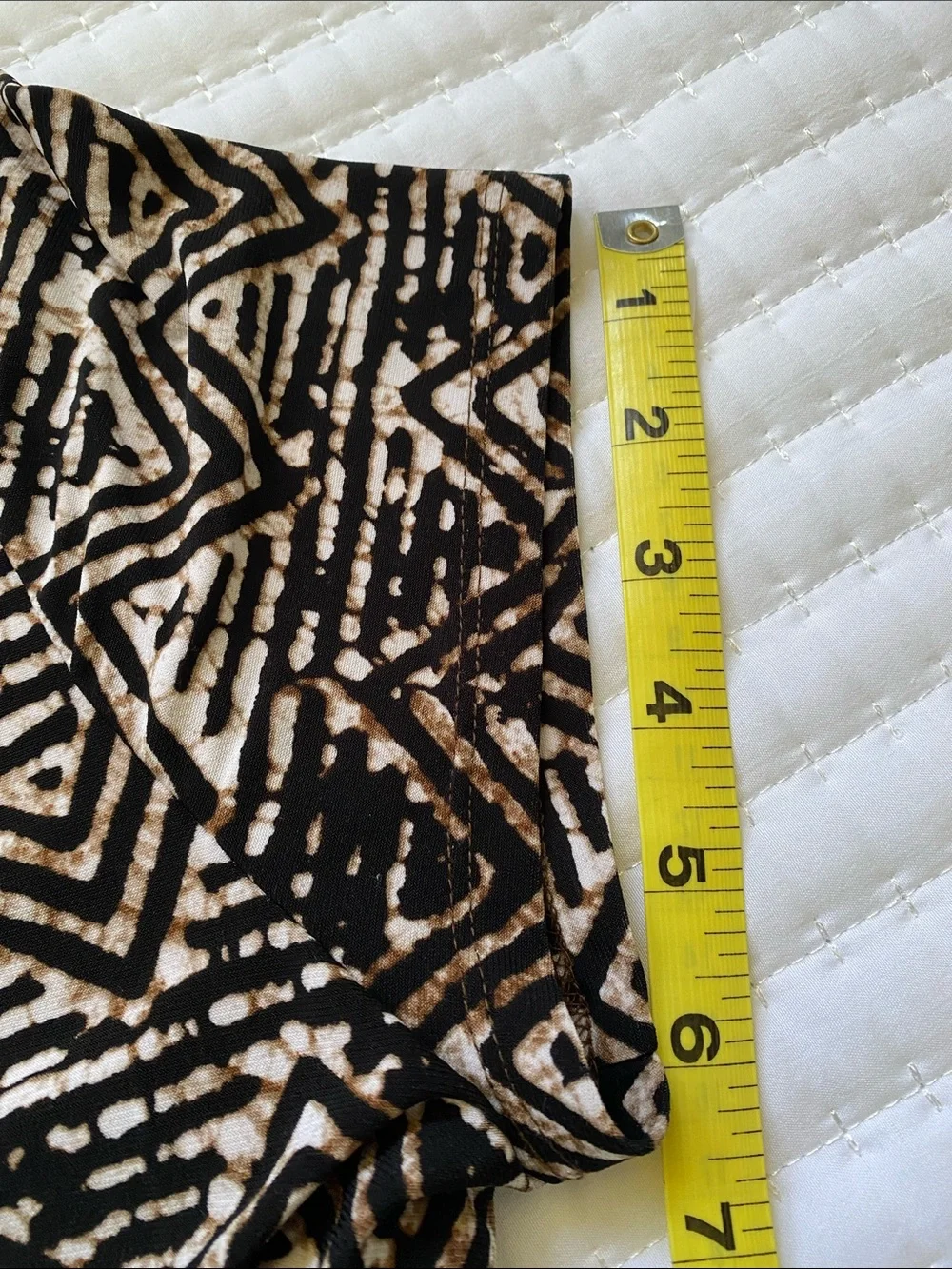 Nine West Black Brown and Cream Colored Zig Zag T-Shirt Style Dress Size Medium